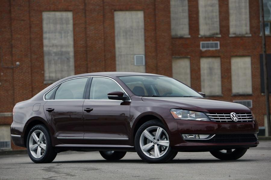  Volkswagen Passat 2011 года  (US) (фото 110 из 111)